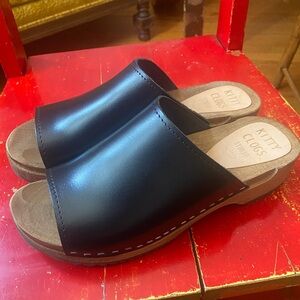 Low Klassisk Sol Clog by Kitty Clogs Sweden, Brand New